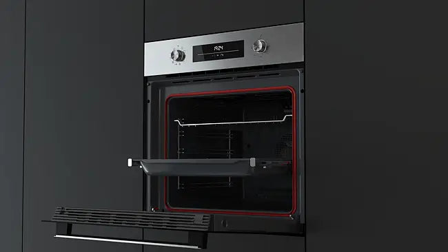 Horno multifunción con 8 funciones de cocinado y sistema HydroClean