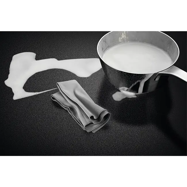 Placa inducción AEG con campana, 4 zonas - NCP84C01AZ